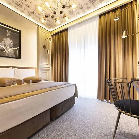 Tonight Port ホテル 4*