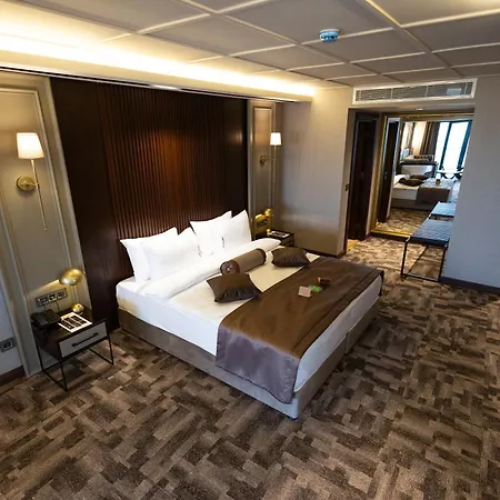 Tonight Port ホテル 4*