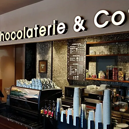 Tonight Port ホテル 4*