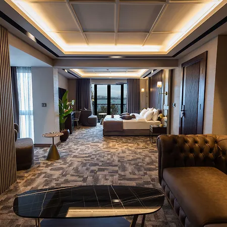 Hotel Tonight Port 4*