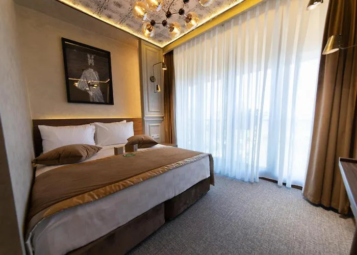 Hotel Tonight Port 4*