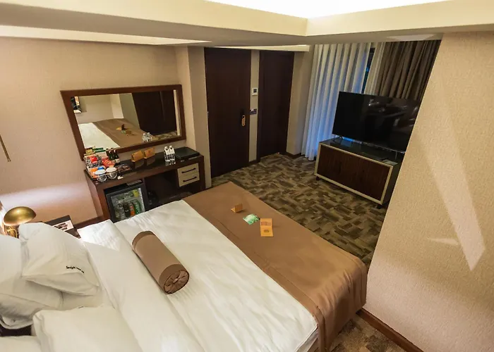 Tonight Port Hotel 4*