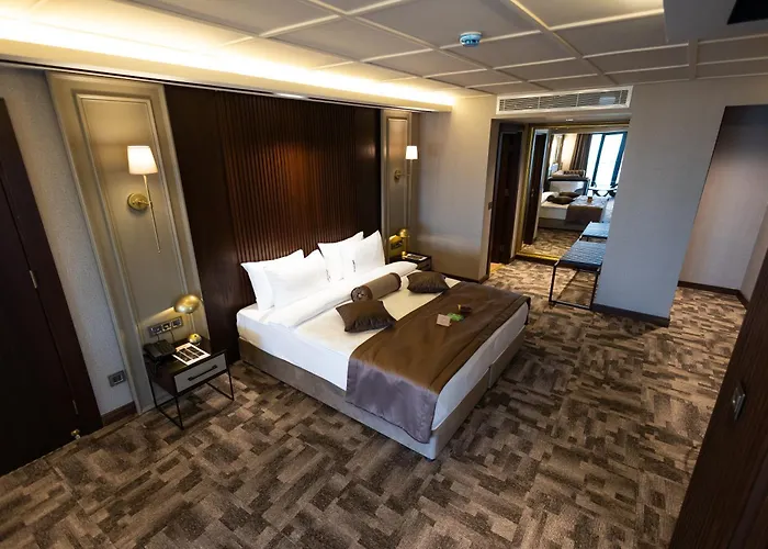 Tonight Port Hotel 4*