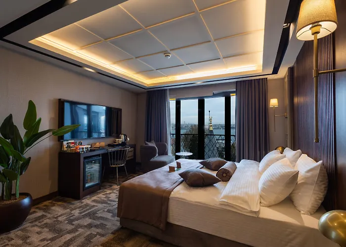 מלון Tonight Port 4*