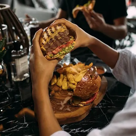 Hotel Tonight Port 4*