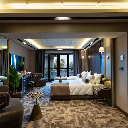 Tonight Port Hotel 4*