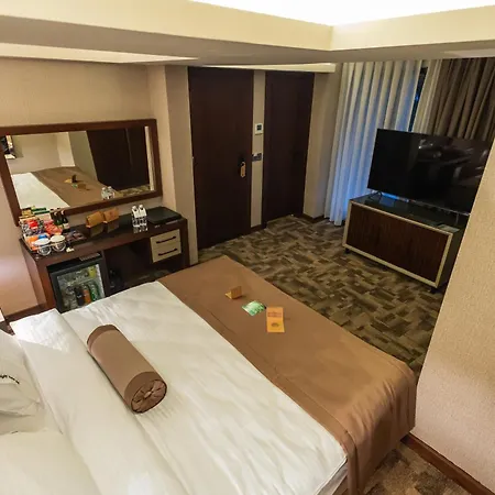 Tonight Port Hotel 4*