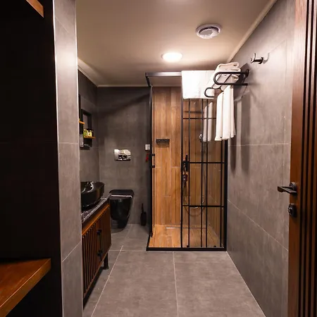 Tonight Port Hotel 4*